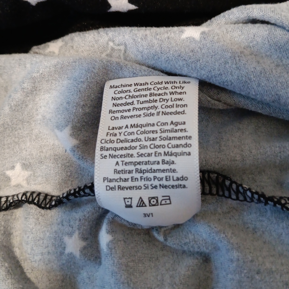 Terra & Sky Black Star Pattern Capri Leggings - Picture 9 of 9